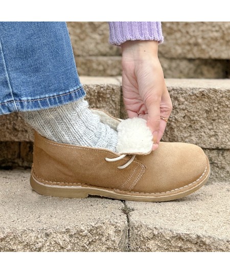 Women's sand color desert boots with shearling lining